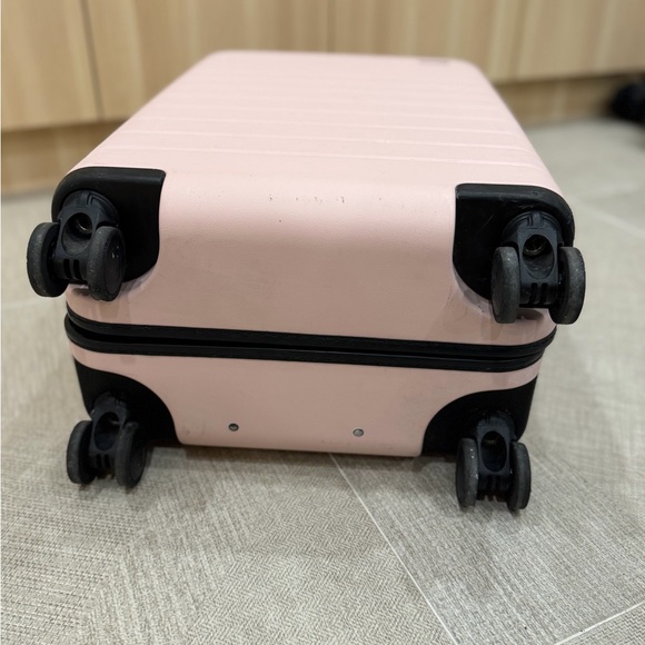 Away Blush Pink Bigger Carry on Luggage - Picture 5 of 11